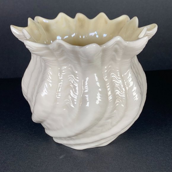 Belleek Accents Belleek Neptune Vase Vintage 6th Mark 965198